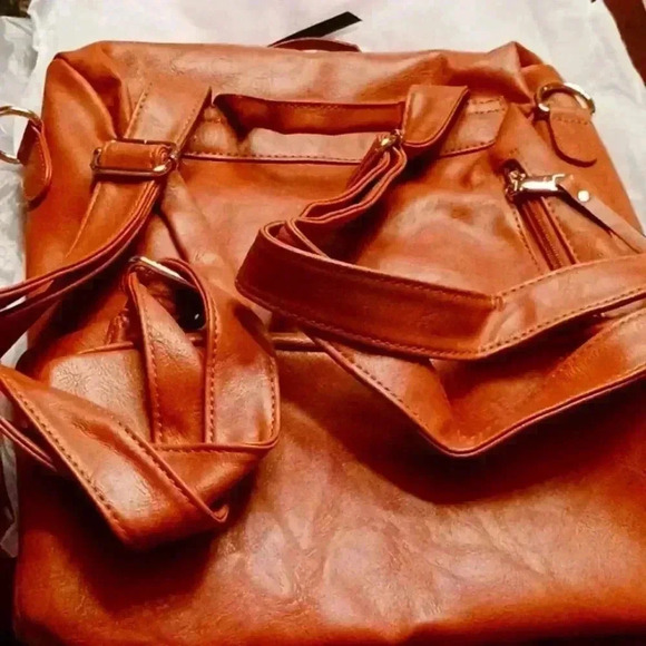 NWT hand bag. Absolutely beautiful brown color. - Picture 4 of 5